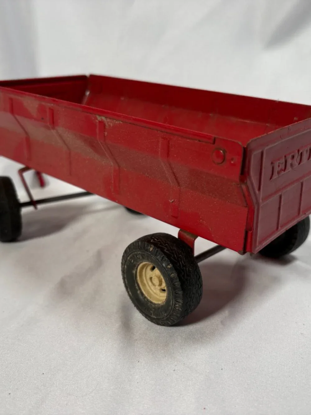 Vintage Ertl International Harvester Tractor Loader & Wagon 1:16